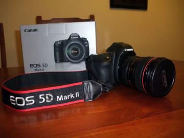 Zbrusu nov Canon EOS 5D Mark II