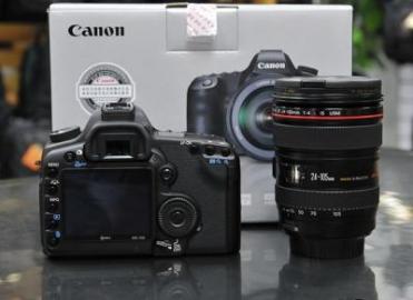 Selling Canon EOS 5D Mark II 21MP DSLR Camera